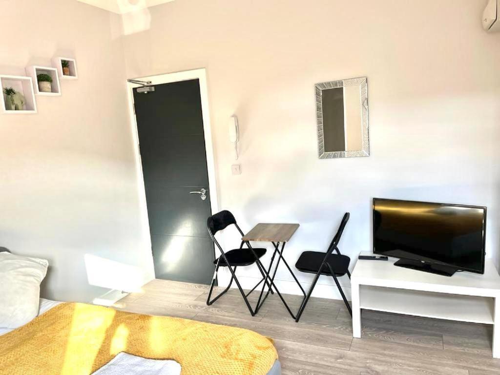Southall Stays Near Heathrow Ub2 Exterior foto