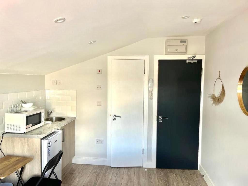Southall Stays Near Heathrow Ub2 Exterior foto